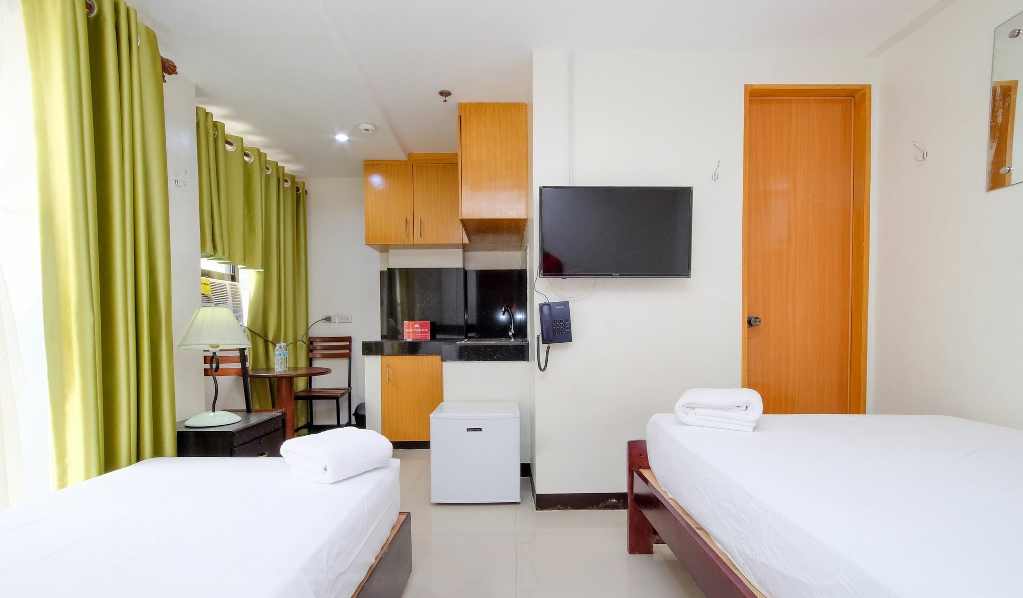 Zen Rooms Time Travellers Makati Makati City Extérieur photo