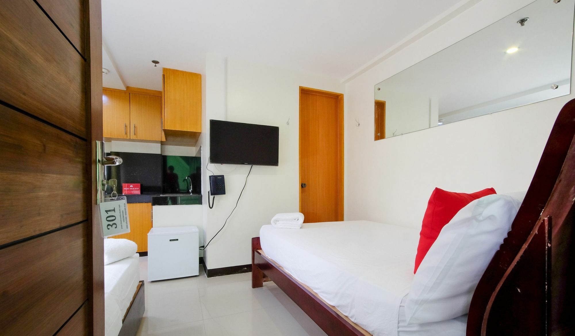 Zen Rooms Time Travellers Makati Makati City Extérieur photo